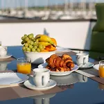 Floating Sea House Shark 3 Lejlighed