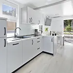 Floating Sea House Shark 3 Lejlighed