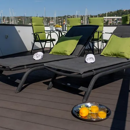 Floating Sea House Shark 3 *