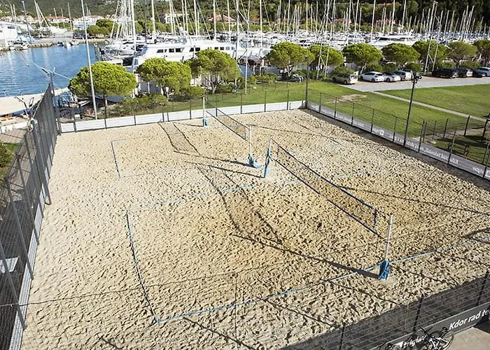 Daire Floating Sea House Shark 3