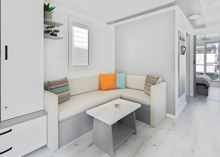 Daire Floating Sea House Shark 3 *