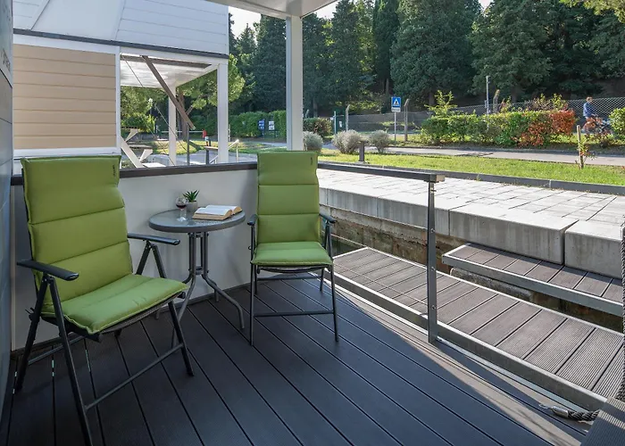 Floating Sea House Shark 3 * Portorož