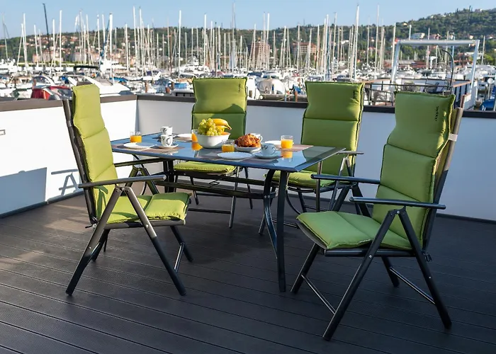 Floating Sea House Shark 3 Portorož